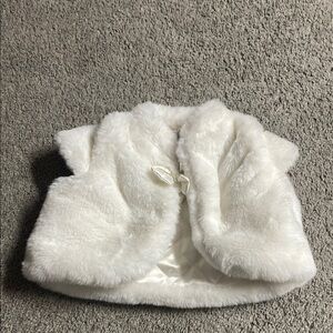 Gymboree 2022 Girls Winter Fur Short Sleeve Formal Sweater 18-24 Months